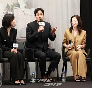 【フォト】懇談会に臨む『誰だって無価値な自分と闘っている』のキャストたち