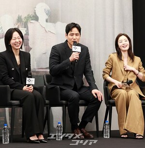 【フォト】懇談会に臨む『誰だって無価値な自分と闘っている』のキャストたち