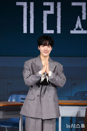 【フォト】ポーズを取るNETFLIXシリーズ『キリゴ』のキャストたち