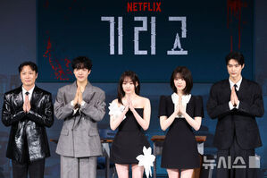 【フォト】ポーズを取るNETFLIXシリーズ『キリゴ』のキャストたち