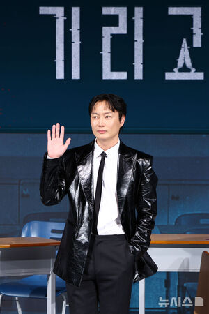 【フォト】ポーズを取るNETFLIXシリーズ『キリゴ』のキャストたち