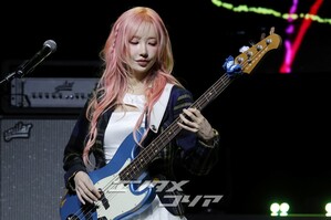 【フォト】QWER、カラフルなセレモニー