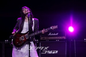 【フォト】QWER、カラフルなセレモニー