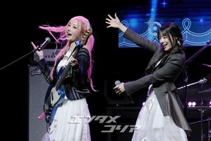 【フォト】QWER、カラフルなセレモニー