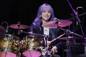 【フォト】QWER、カラフルなセレモニー