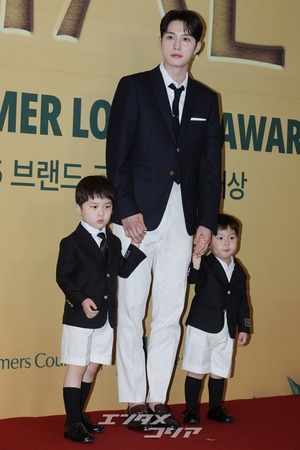 【フォト】キム・ジュンス、イ・ソンミンなど出席　「2026ブランド顧客忠誠度大賞」