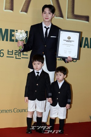 【フォト】キム・ジュンス、イ・ソンミンなど出席　「2026ブランド顧客忠誠度大賞」