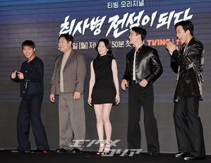 【フォト】パク・ジフン＆ユン・ギョンホなど、『炊事兵、伝説になる』主演陣がそろって「ファイト」