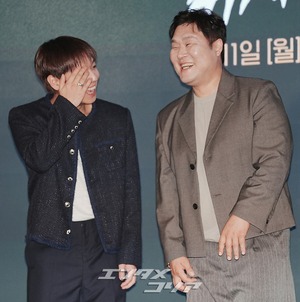 【フォト】パク・ジフン＆ユン・ギョンホなど、『炊事兵、伝説になる』主演陣がそろって「ファイト」