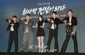 【フォト】パク・ジフン＆ユン・ギョンホなど、『炊事兵、伝説になる』主演陣がそろって「ファイト」