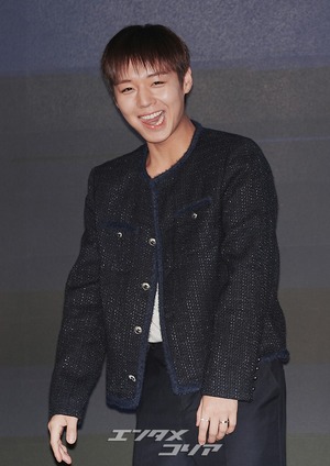【フォト】パク・ジフン＆ユン・ギョンホなど、『炊事兵、伝説になる』主演陣がそろって「ファイト」
