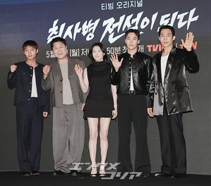 【フォト】パク・ジフン＆ユン・ギョンホなど、『炊事兵、伝説になる』主演陣がそろって「ファイト」
