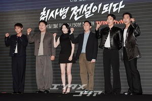 【フォト】パク・ジフン＆ユン・ギョンホなど、『炊事兵、伝説になる』主演陣がそろって「ファイト」