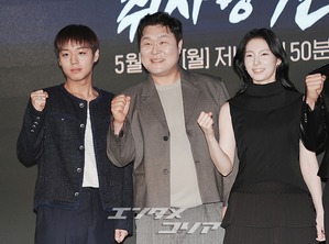 【フォト】パク・ジフン＆ユン・ギョンホなど、『炊事兵、伝説になる』主演陣がそろって「ファイト」