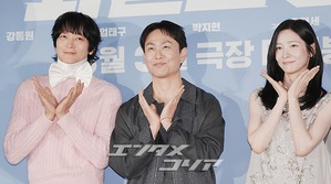 【フォト】カン・ドンウォン＆オ・ジョンセ＆パク・ジヒョン＆オム・テグ「『ワイルド・シング』見てね！」