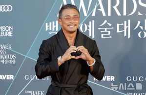 【フォト】ヒョンビン＆ソン・イェジン＆イ・ビョンホン＆ジュノ＆ユナら、百想芸術大賞に出席したスターたち