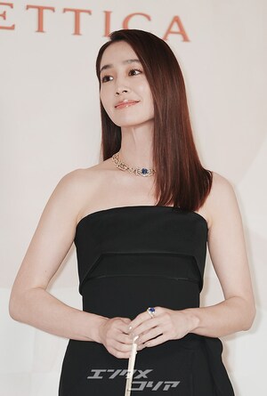 【フォト】「おしどり夫婦」イ・ビョンホン＆イ・ミンジョン　黒のカップルコーデで「ブルガリ」イベント出席