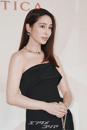 【フォト】「おしどり夫婦」イ・ビョンホン＆イ・ミンジョン　黒のカップルコーデで「ブルガリ」イベント出席