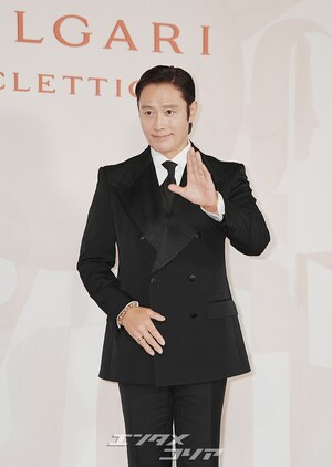 【フォト】「おしどり夫婦」イ・ビョンホン＆イ・ミンジョン　黒のカップルコーデで「ブルガリ」イベント出席